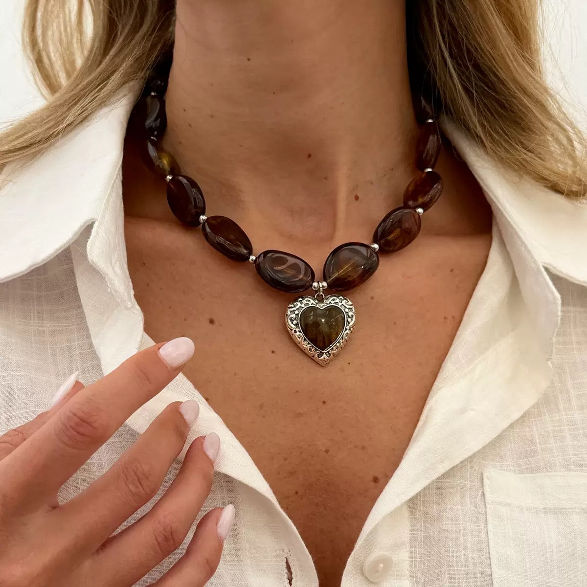 Tortoiseshell Brown Beaded Heart Pendant Necklace – Vintage Statement Jewelry for Women